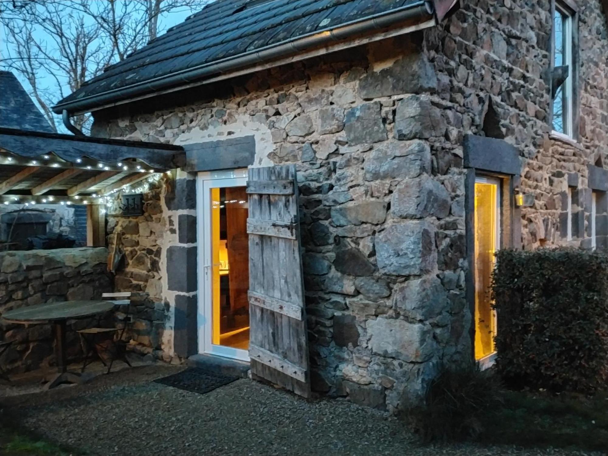 Suites De Campagne Les Eydieux, Petits Dejeuners Inclus Saint-Angel  외부 사진